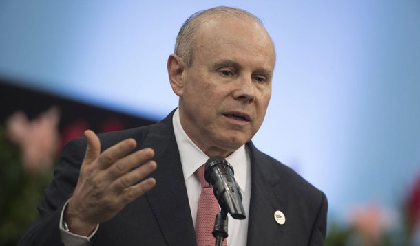 "Não creio que a Argentina esteja em default, porque ela continua pagando a sua dívida, ela depositou a parcela dos credores e há algumas semanas pagou o Clube de Paris", disse o ministro da Fazenda; "O impacto disso no Brasil num primeiro momento é nulo, estamos falando de um segmento de mercado muito pequeno, não afeta o mercado internacional", acrescentou Guido Mantega