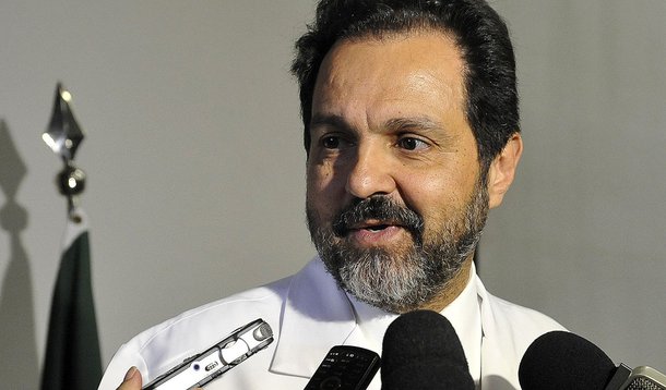O governo do Distrital Federal exonerou todos os envolvidos na suspensão de convênio médicos da Polícia Militar, problema que atinge a corporação deste o dia 25 de novembro; "O Governador Agnelo Queiroz disse que a suspensão dos planos de saúde dos policiais militares e seus familiares foi um ato de irresponsabilidade, que colocou em risco a vida das pessoas que trabalham pela segurança do DF", diz um trecho da nota