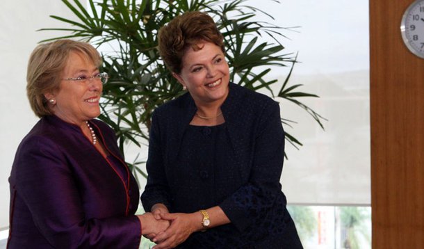 Presidente Dilma Rousseff parabenizou nesta segunda-feira a presidente eleita do Chile, Michelle Bachelet, pela vitória na eleição de domingo, e afirmou que a mudança no governo chileno vai ampliar as relações entre os dois países