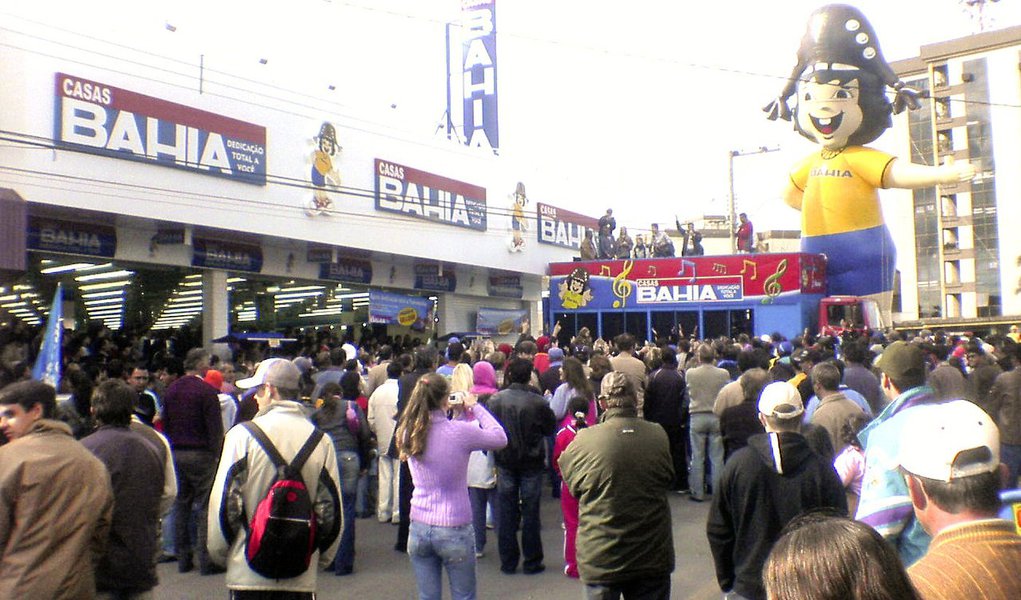 Em junho, o Conselho da Via Varejo já havia aprovado a oferta pública de units, em uma operação para permitir à família Klein, fundadora da Casas Bahia, reduzir participação na empresa. Hoje, os Klein detém 47 por cento da Via Varejo
