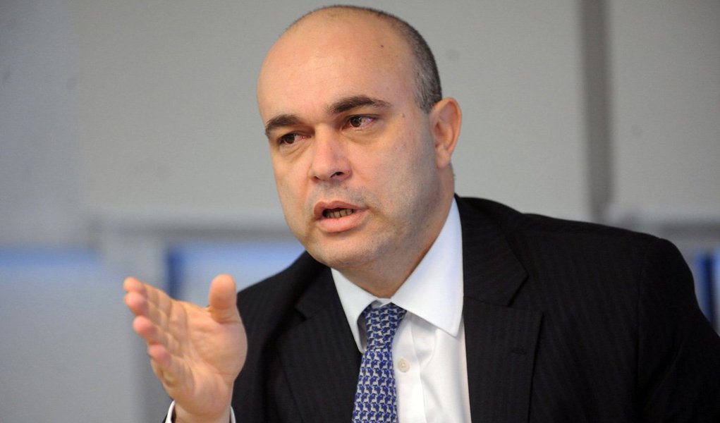 Segundo o presidente do Banco do Brasil, Alexandre Abreu, mais R$ 9 bilhões serão destinados a financiar ramos específicos da cadeia produtiva brasileira, entre eles cooperativas agrícolas, petróleo e gás e construção civil; "Estamos muito preocupados; se houver desemprego, pode haver aumento da inadimplência", diz
