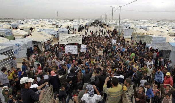 Crise, que completa dois meses e meio, matou mais de 100 mil pessoas. O alto comissário das Nações Unidas para Refugiados, António Guterres, disse que a situação atual no país é de “calamidade humanitária sem precedentes na história recente”