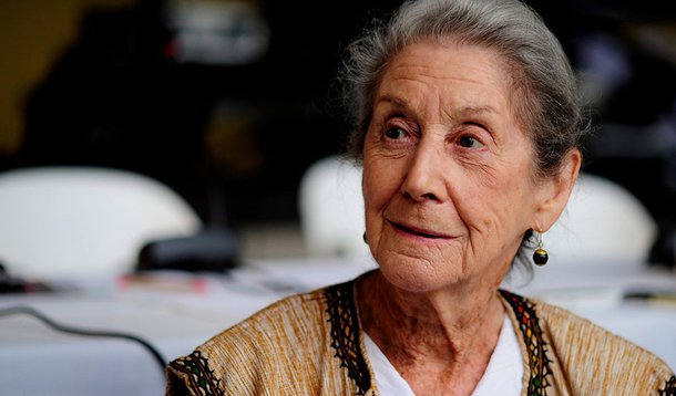 Intransigente defensora dos direitos humanos que se tornou uma das vozes mais poderosas contra a injustiça do apartheid, Nadine  morreu aos 90 anos no domingo à noite em sua casa de Johanesburgo, na presença dos filhos, Hugo e Oriane
 