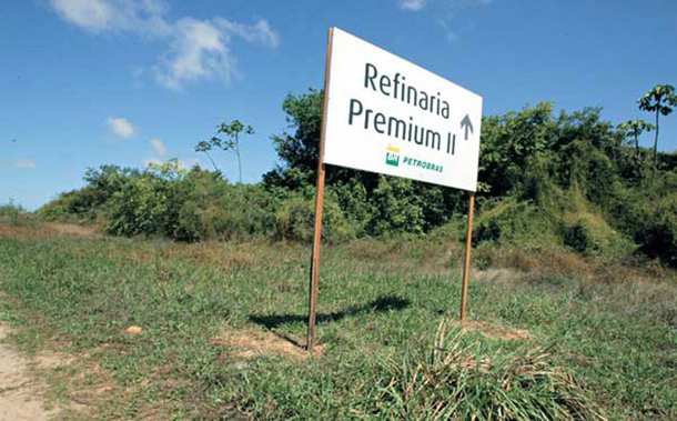 Petrobras busca parceiros para investimentos conjuntos nas refinarias Premium 1, no Maranhão, e Premium 2, no Ceará, disse nesta quinta (14) o ministro da Fazenda, Guido Mantega; segundo ele, a atração de parceiros acelerará os empreendimentos, considerados prioritários pela estatal para garantir a autossuficiência de petróleo refinado; "A gente teria mais recursos e mais rapidez. O plano de investimentos da Petrobras é muito grande e exige muito capital", disse