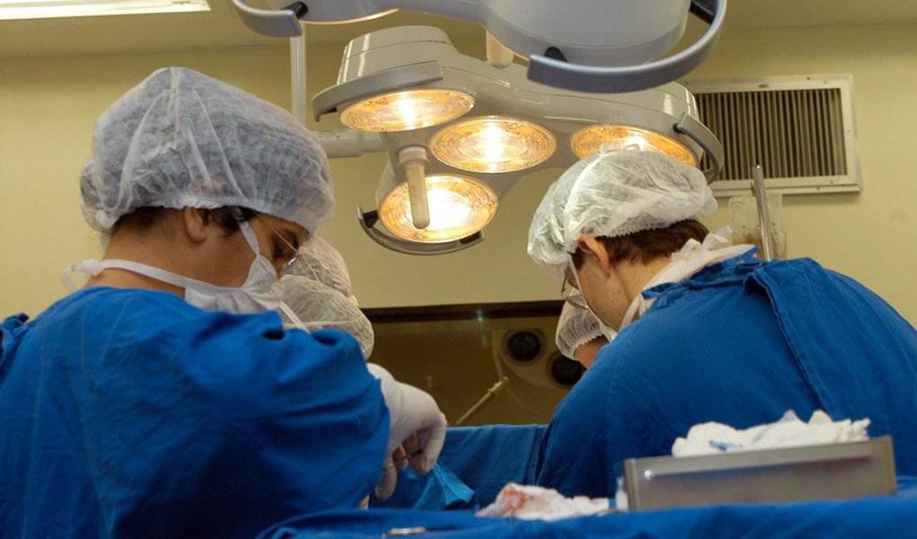 A Rede Pública de Saúde do Distrito Federal foi a entidade com mais doadores de órgãos por milhão de pessoas em 2013, chegando a 33, o que superou a média nacional, de 15; a capital federal também foi recordista em transplantes de coração e córnea e ficou em segundo lugar no ranking de transplantes de pulmão, fígado e rim