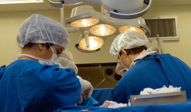 A Rede Pública de Saúde do Distrito Federal foi a entidade com mais doadores de órgãos por milhão de pessoas em 2013, chegando a 33, o que superou a média nacional, de 15; a capital federal também foi recordista em transplantes de coração e córnea e ficou em segundo lugar no ranking de transplantes de pulmão, fígado e rim