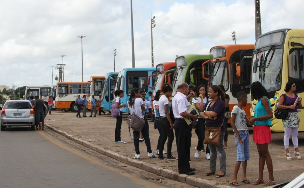 Segundo a direção do sindicato da categoria, como não houve acordo com os empresários do setor durante reunião realizada ontem; trabalhadores  pedem 16% de aumento nos salários e melhorias no plano de saúde e tíquete-alimentação; e empresários do setor alegam falência do sistema; paralisação inicia na meia-noite desta quarta-feira, dia 21