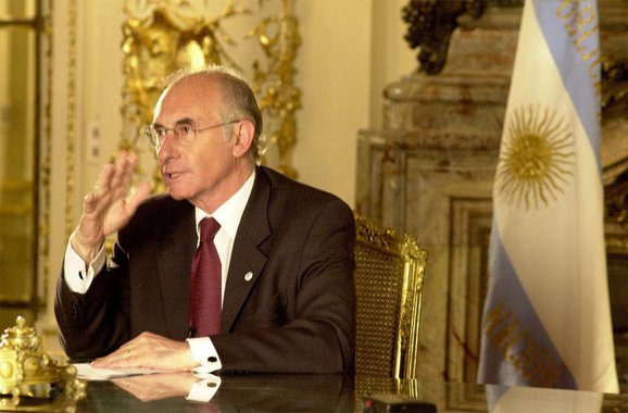 O ex-presidente argentino Fernando de la Rúa foi absolvido da acusação de ter subornado senadores para a aprovação da Lei de Reforma Trabalhista, em abril de 2000