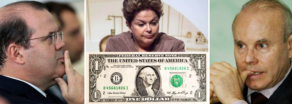 Para conter a alta do dólar, Banco Central oferece US$ 1 bilhão em leilões ao mercado ao preço de R$ 2, 3992 cada um; tática divulgada antecipadamente é aplicada e, para desespero dos pessimistas, funciona e derruba pelo segundo dia consecutivo a cotação da moeda americana, que fechou a R$ 2,368; a cada dia, governo vai oferecer US$ 500 milhões das reservas internacionais, com contrato de recompra; às sextas, o dobro; Alexandre Tombini e Guido Mantega se reuniram com presidente Dilma para definir procedimento de guerra