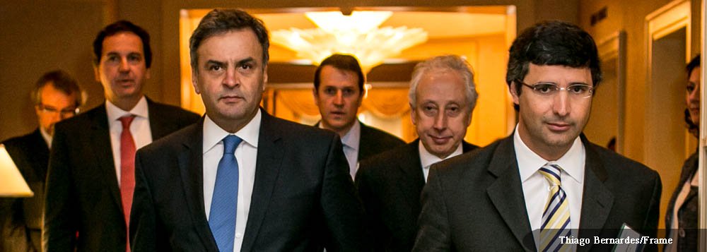 BTG Pactual desperta ira e desconfiança na cúpula do partido do governo com seminário em Nova York; às vésperas do leilão de Libra, banco apostou no descrédito em posicionamento repleto de ataques à política econômica; número dois da organização, economista tucano Persio Arida convence banqueiro André Esteves a aumentar a pressão por privatizações, especialmente de bancos públicos; antes, aproximação ao governo serviu para comprar ativos da Petrobras e firmar parceria com a Caixa no banco Panamericano