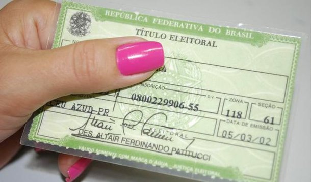 Pesquisa do instituto DataSenado revela que, para 41% da mulheres entrevistadas, a falta de apoio dos partidos políticos é o principal motivo para não se candidatar a um cargo político; 83% dos eleitores consultados dizem não escolher o voto em função do sexo e 79% alegam já ter votado em alguma mulher em eleições