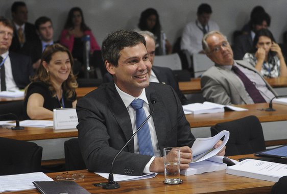 "É coisa Lula e ele que tem que resolver isso", teria dito a presidente; candidatura do senador Lindbergh Farias (PT-RJ) tensiona a relação da presidente com seus aliados do PMDB, no Rio