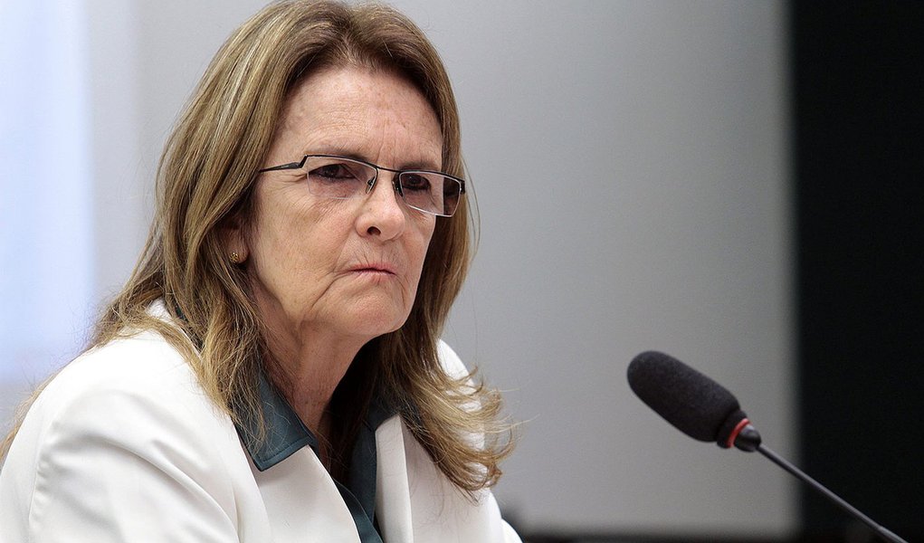 Em depoimento na Câmara, presidente da Petrobras disse que até 2008, o negócio com a refinaria dos EUA "era potencialmente bom, porque faríamos a renovação do parque de refino"; depois de 2008, segundo ela, "o negócio é de baixo retorno, porque as margens foram reduzidas, o mercado caiu, não fizemos o revamp"; atualmente, segundo Graça Foster, a estatal tem possibilidade de refinar, no exterior, 230 mil barris/dia, sendo 100 mil por Pasadena