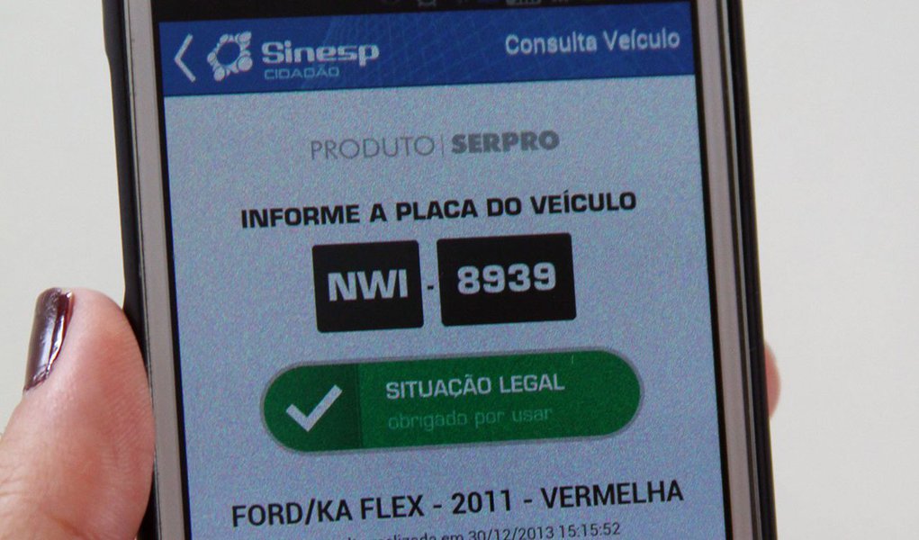 Checkplaca, aplicativo para celular e computador lançado pelo Ministério da Justiça, já alcançou mais de 400 mil downloads, tornando-se o mais baixado na loja da Apple no Brasil e o 14º lugar no mundo; com ele, usuário pode verificar se qualquer veículo é furtado ou roubado