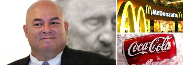 Álex Castro, fotógrafo oficial do ex-líder cubano, sinaliza que ilha pode receber os símbolos do capitalismo norte-americano; "Coca-Cola e McDonald's são bem-vindos em Cuba. Somos vizinhos, pode haver uma fábrica de Coca. Estamos fazendo um "break" no nosso socialismo, mas não renunciaremos a ele", disse