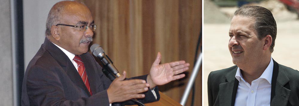 Deputado do PT rebateu declarações feitas pelo governador Eduardo Campos (PSB) contra o governo da presidente Dilma Rousseff, de que ela pratica a "política do cabresto" em troca de apoio político; "O PSB passou sete anos no governo e nunca fez uma reclamação. Recebeu um ministério de porteira fechada e vem com essa história. Em Pernambuco, Campos pratica uma política arcaica, verdadeiramente de cabresto e só compra ele quem não o conhece", afirmou