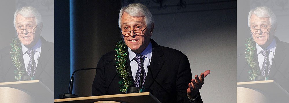 Segundo Pedro Luiz Passos, a economia está prostrada, para não dizer que regride a olhos vistos; "Sem mudanças necessárias, o governo empurra a economia à estagnação e a indústria à retração", diz; segundo o empresário, "seria fundamental dar partida o quanto antes, e não somente após as eleições, aos processos que permitirão restabelecer ou acelerar as condições para estimular os investimentos"