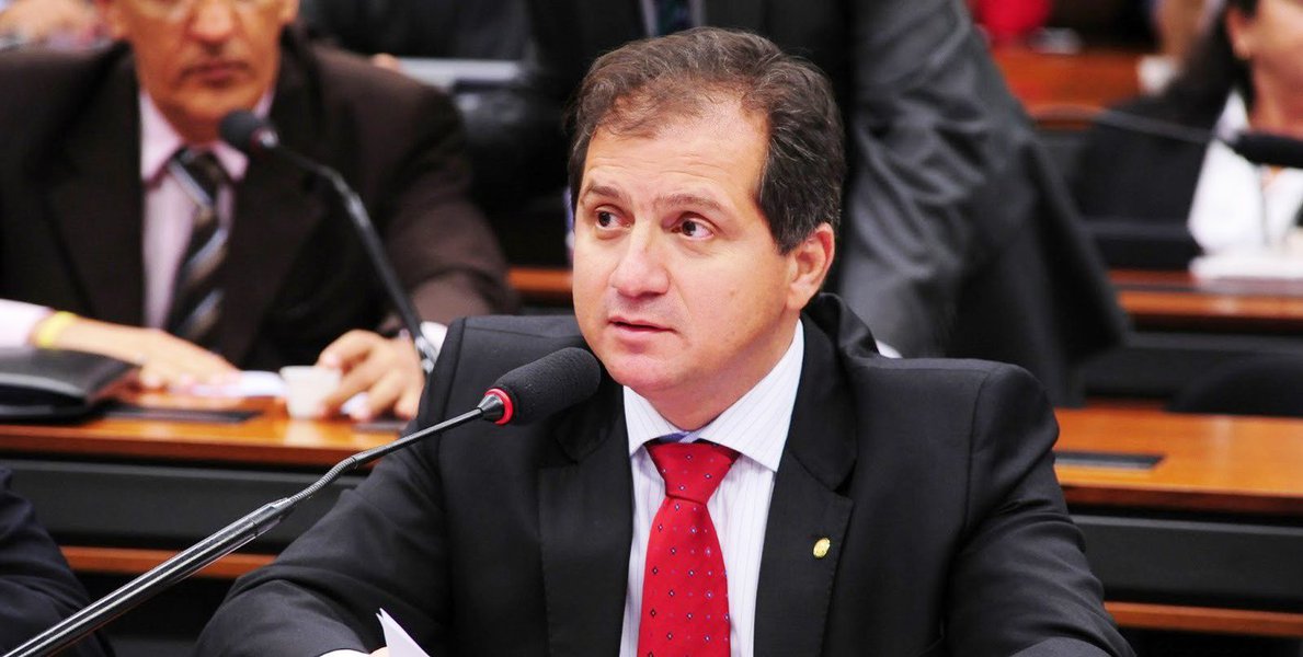 Deputado federal do Solidariedade destinou R$ 250 mil em emendas para a Universidade Federal de São Paulo (Unifesp/EMP), no orçamento de 2014; em nota o parlamentar afirmou que foi procurado por pesquisadores da Unifesp e que, durante audiência com os docentes, conheceu “a situação financeira” da instituição; em recente audiência na Câmara, o deputado afirmou que de um total de cerca de R$ 120 milhões transferidos para o Maranhão, apenas R$ 8 milhões chegaram a São Luís e que municípios como Timon, Imperatriz, Bacabal, Pedreiras e Chapadinha nunca receberam um centavo e tem muita dificuldade para manter abertos seus serviços médicos