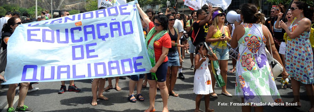 Em nota publicada anteontem (1º), a  Secretaria de Estado de Educação (Seeduc) informou que a adesão à greve tem sido em torno de 700 servidores e que, segundo decisão do Órgão Especial do Tribunal de Justiça do Rio de Janeiro, que considerou a greve dos professores estaduais do Rio de Janeiro ilegal, irá cortar o ponto dos servidores “faltosos a partir do dia 25 de setembro”