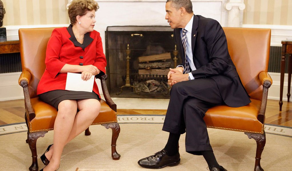 Presidente viaja nesta segunda para São Petersburgo, na Rússia, onde participará da 8ª Cúpula do G20; entre os temas incluídos no debate estão as recentes denúncias de espionagem, por agências norte-americanas, inclusive envolvendo a invasão de dados particulares de Dilma e assessores; ela deverá se encontrar com o presidente dos Estados Unidos, Barack Obama, de quem o governo brasileiro já cobrou explicações sobre as denúncias