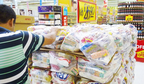 Taxa é inferior às observadas em julho deste ano (0,17%) e em agosto do ano passado (0,16%). Segundo dados divulgados nesta quata-feira 20 pelo IBGE, o IPCA-15 acumula taxas de 4,32% no ano e de 6,49% no período de 12 meses