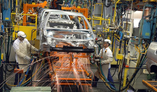 Resultado inesperado é visto em comparação ao mês anterior, segundo dados do IBGE; na comparação com um ano antes, a produção despencou 5,8% em novembro, nono resultado negativo seguido e queda mais forte desde junho -- quando ela foi de 6,9%