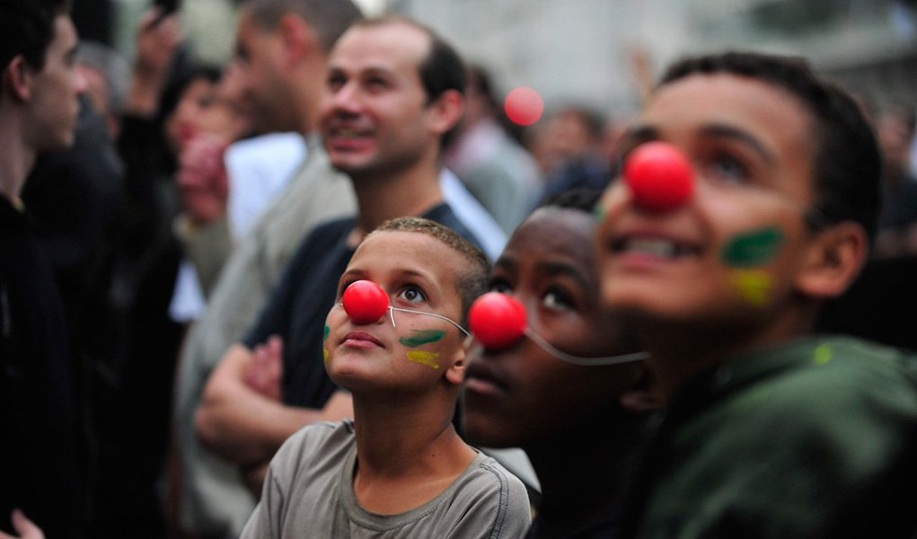 Manifestações populares pacíficas de protesto político ou por causas ambientais estão cada vez mais sendo tratadas pelo poder público, em todos os países, como se fossem atos terroristas