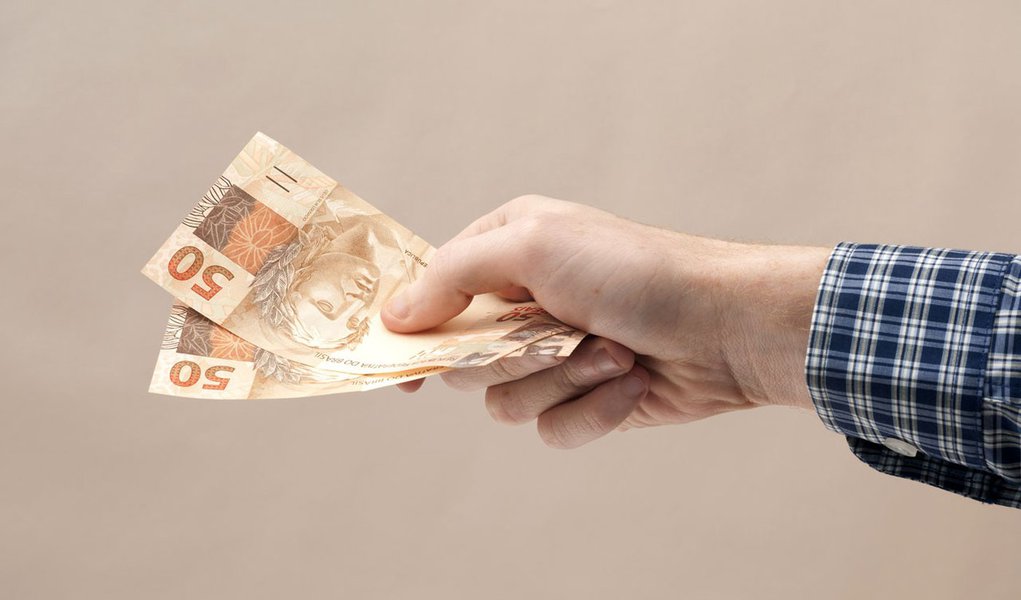 Contribuintes que possuem débitos com o governo local, gerados até dezembro de 2011, podem quitá-los com redução de multa e juros de mora de 30% a 75% até o dia 27 de dezembro; de acordo com a Secretaria de Fazenda, a expectativa é que sejam recuperados cerca de R$ 160 milhões