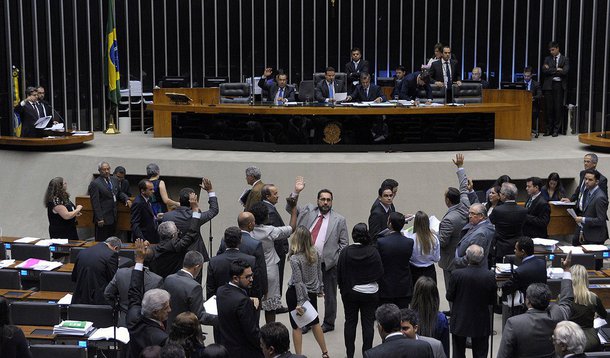 Deputados acataram as reivindicações da bancada feminina da Câmara dos Deputados e reincluíram o regime de prisão fechado para o devedor de pensão alimentícia no novo Código de Processo Civil