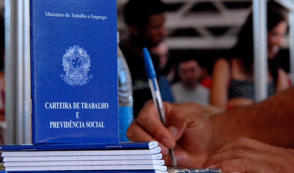 Quase todos os 340 acordos coletivos de trabalho assinados no primeiro semestre resultaram reajustes salariais acima do Índice Nacional de Preços ao Consumidor (INPC), calculado pelo IBGE; na maior parte houve aumentos reais, sendo a maioria na faixa de 1% a 2%, segundo informações do Dieese
