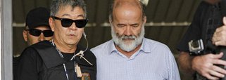 Juiz Sério Moro autorizou a transferência para o Complexo Médico-Penal em Pinhais, na Região Metropolitana de Curitiba, de André Vargas, ex-PT, Luiz Argôlo, afastado do Solidariedade, Pedro Corrêa, que pertencia ao Partido Progressista, e do ex-tesoureiro do PT João Vaccari Neto; pedido foi feito pelo delegado Igor Romário de Paula, que alegou falta de espaço na carceragem da PF