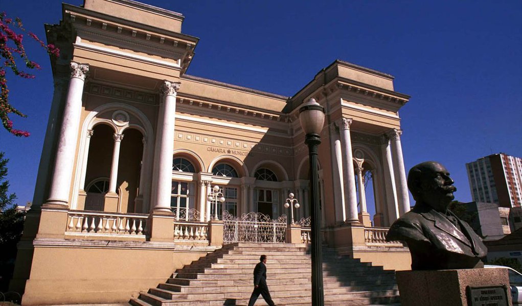 A sessão desta terça-feira (29) terá a deliberação conclusiva sobre o voto aberto na Câmara de Curitiba; depois do prazo mínimo de dez dias entre as duas votações, o plenário analisará, em segundo turno, o projeto para extinguir a modalidade secreta