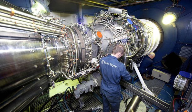 A empresa britânica Rolls-Royce anunciou a implantação de uma fábrica para montagem de equipamentos navais no Rio de Janeiro; a unidade, que terá um investimento de R$ 80 milhões, montará grandes propulsores e outros equipamentos usados em plataformas de petróleo e navios de perfuração; a previsão é que a fábrica comece a ser instalada em maio deste ano, em um terreno de 27 mil m², em Duque de Caxias, na Baixada Fluminense