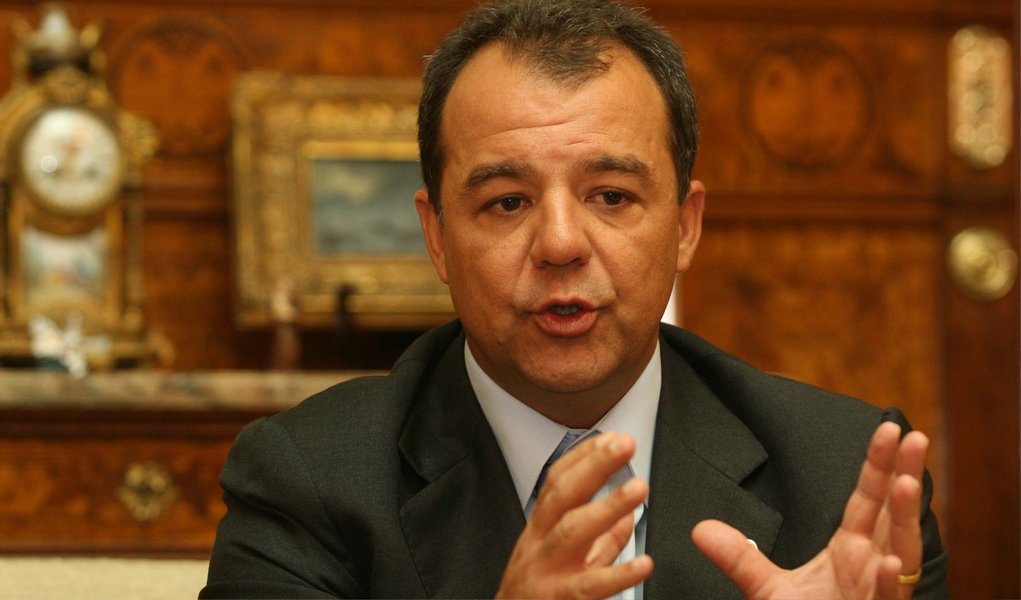 O deputado federal Leonardo Picciani (PMDB) reuniu-se com o ex-governador Sérgio Cabral, também do PMDB, e disse que desiste de sair candidato à prefeitura do Rio em 2016 caso o ex-gestor entre na disputa. Mas Cabral só deve admitir a possibilidade de disputar a sucessão de Eduardo Paes, caso o atual prefeito opte por não lançar Pedro Paulo e apoie o ex-governador