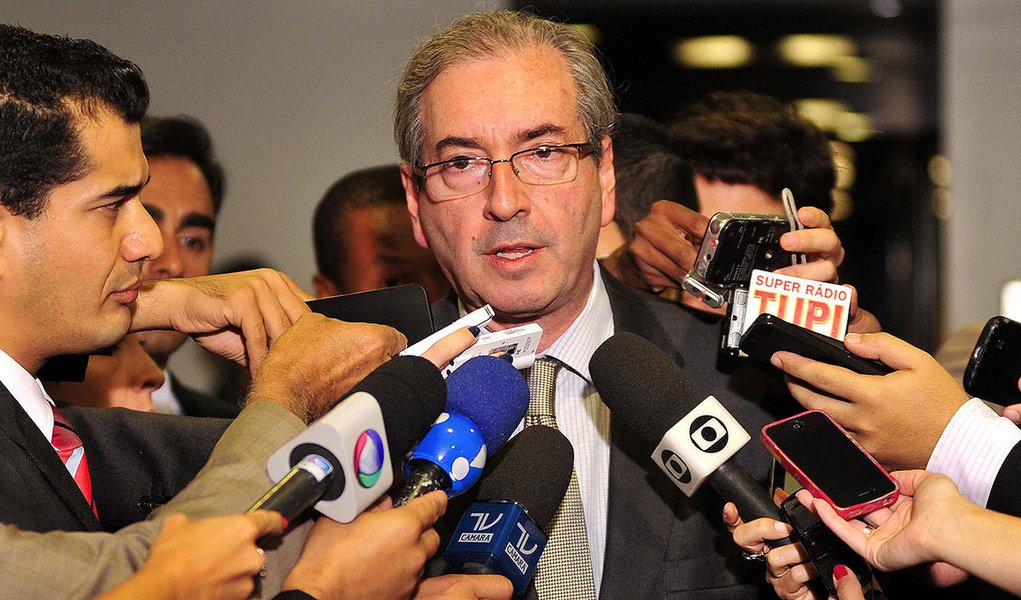 No texto apresentado em 2011, deputado Eduardo Cunha (PMDB), atual presidente da Câmara, afirma que a proposta "visa a resguardar direitos e garantias aos heterossexuais de se manifestarem e terem a prerrogativa de se orgulharem do mesmo e não serem discriminados por isso"; o deputado diz ainda que, "no momento em que se discute preconceito contra homossexuais, acabam criando outro tipo de discriminação contra os heterossexuais e, além disso, o estímulo da ideologia gay “supera todo e qualquer combate ao preconceito"
