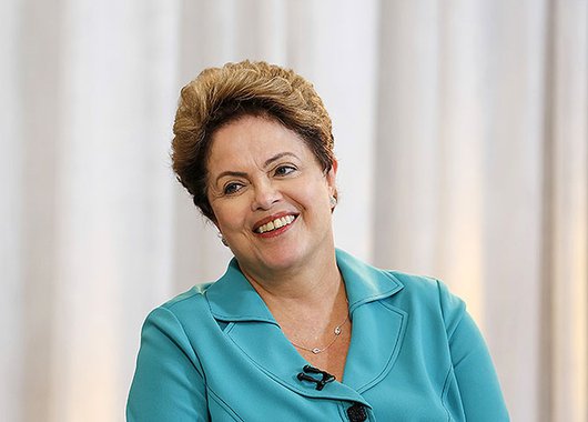 Ela já enfrentou a crise de confiança na economia e passou no teste das contas de campanha no TSE. Falta ajeitar a política, após a denúncia dos envolvidos na Lava Jato, e sanear a Petrobras