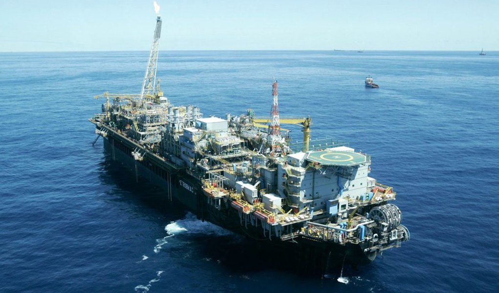 Petrobras deverá declarar a comercialidade dos campos de Franco e Sul de Tupi, que fazem parte da cessão onerosa da área do pré-sal da Bacia de Santos, até o final deste ano; a cessão onerosa é um mecanismo criado pelo governo federal para permitir que a estatal petrolífera produza até 5 bilhões de barris de petróleo, em algumas áreas do pré-sal, sem a necessidade de licitação