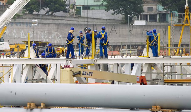 Foram 41 mil novas contratações com carteira assinada no setor, em relação ao contingente empregado em dezembro de 2013, segundo pesquisa mensal do SindusCon-SP; já em relação a janeiro de 2013, quando a construção empregava 3,433 milhões, o levantamento indica acréscimo de 1,66%