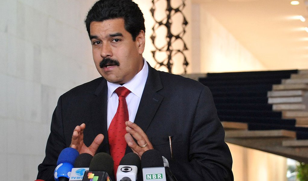 "Vamos iniciar, no âmbito da ofensiva global de produção, abastecimento e preços justos, com milhares de inspetores, uma jornada nacional de inspeção de todos os estabelecimentos comerciais do país, com vistas ao cumprimento da Lei de Preços Justos, para que sejam respeitados os preços dos bens de primeira necessidade", o presidente da Venezuela, Nicolás Maduro