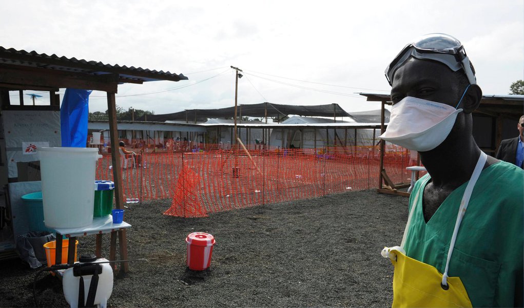 Diretora-geral da Organização Mundial de Saúde (OMS), Margaret Chan, revelou nesta quarta-feira, 3, em Washington, que a epidemia causada pelo vírus do Ebola está crescendo na África Ocidental; números divulgados mostram forte aumento da mortalidade, depois de, na semana passada, a organização ter notificado 1.552 mortes em 3.069 infectados; número de mortes provocadas pela epidemia - sem precedente, desde a aparição do vírus, em 1976, no antigo Zaire, hoje Congo - ultrapassou a totalidade de vítimas mortais de todos os surtos anteriores