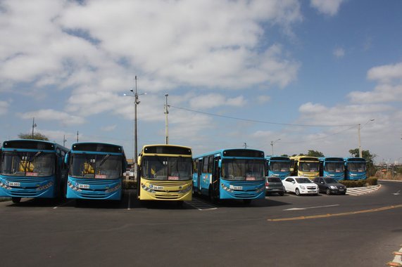 A greve dos rodoviários chega ao fim em São Luís após 16 dias; todos os níveis de passagens serão reajustados em R$ 0,30 na capital; a Justiça determinou reajuste salarial e do vale-alimentação a rodoviários; o Ministério Público pede que a Prefeitura de São Luís promova a imediata deflagração do processo licitatório das linhas de transporte urbano, além da adoção de medidas para combater as fraudes ocorridas pelo uso ilícito do cartão de transporte de passageiros não inclusos no benefício