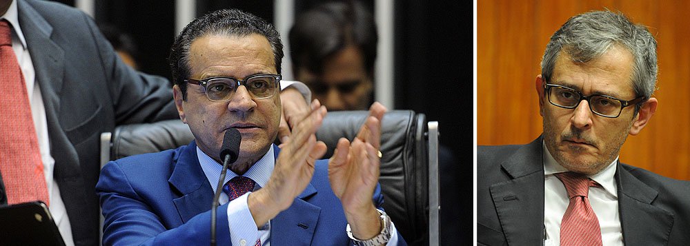 Em editorial, ele afirma que a Casa, presidida por Henrique Alves (PMDB), "não pode ousar descumprir decisão sobre perda de mandato de parlamentar condenado"; Supremo Tribunal Federal pode determinar a prisão de 13 réus nesta quarta-feira 