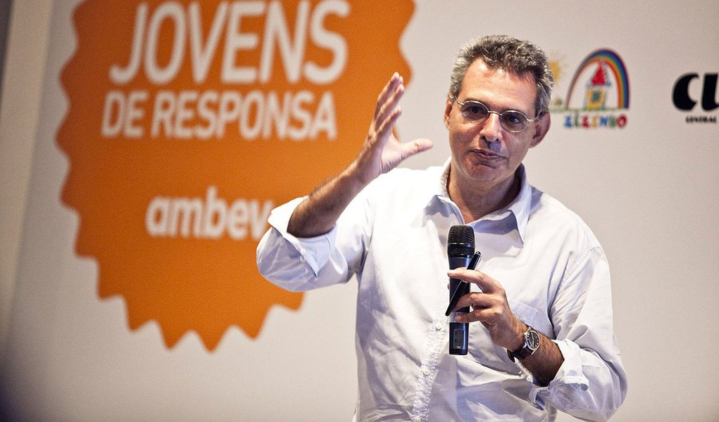 Jornalista, que colabora com o diário paulista desde 1985, diz que vai se dedicar a novos projetos focados em inovação, além da direção do site Catraca Livre e dos comentários para a CBN