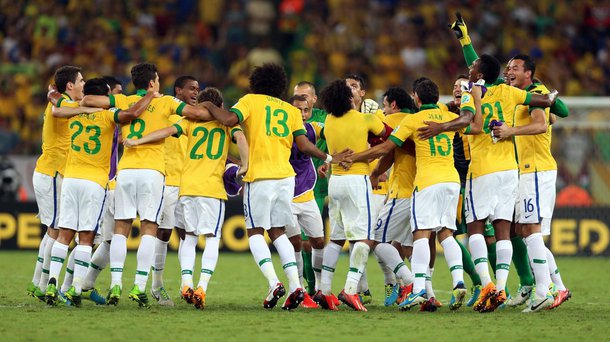 O motivo é a Copa do Mundo; Na fase inicial do torneio estão garantidos três jogos da Seleção Brasileira de Futebol em dias úteis: 12/6 (quinta-feira), 17/6 (terça-feira) e 23/6 (segunda-feira). Caso seja aplicada a Lei Geral da Copa e nossa seleção avance até a fase final da competição, serão mais quatro jogos, em dias em que os trabalhadores serão dispensados