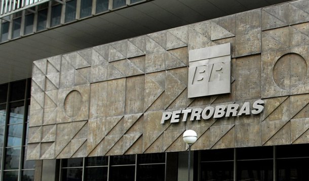 A Petrobras informou nesta quarta (14) que apresentará as demonstrações contábeis não auditadas do terceiro trimestre de 2014 ao Conselho de Administração em 27 de janeiro, e que a divulgação dos números na mesma data dependerá de "resultado da reunião" do colegiado; a companhia reiterou ainda que pretende divulgar o balanço sem a revisão dos auditores externos neste mês, visando cumprir acordo recente feito com credores, após alguns adiamentos