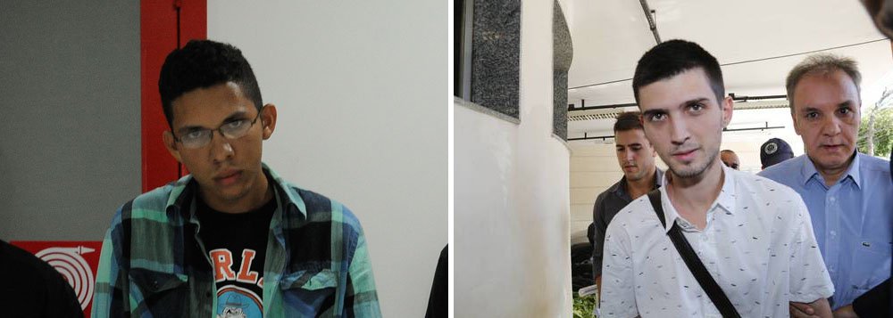 Justiça do Rio aceitou a denúncia do MP contra Caio Silva de Souza e Fábio Raposo, acusados de terem acendido e jogado o rojão que provocou a morte do cinegrafista da TV Bandeirantes, Santiago Andrade, durante manifestação na quinta (6); 3º Tribunal do Júri da Capital também converteu a prisão temporária de 30 dias dos acusados em prisão preventiva; os dois vão continuar detidos no Complexo de Gericinó, em Bangu