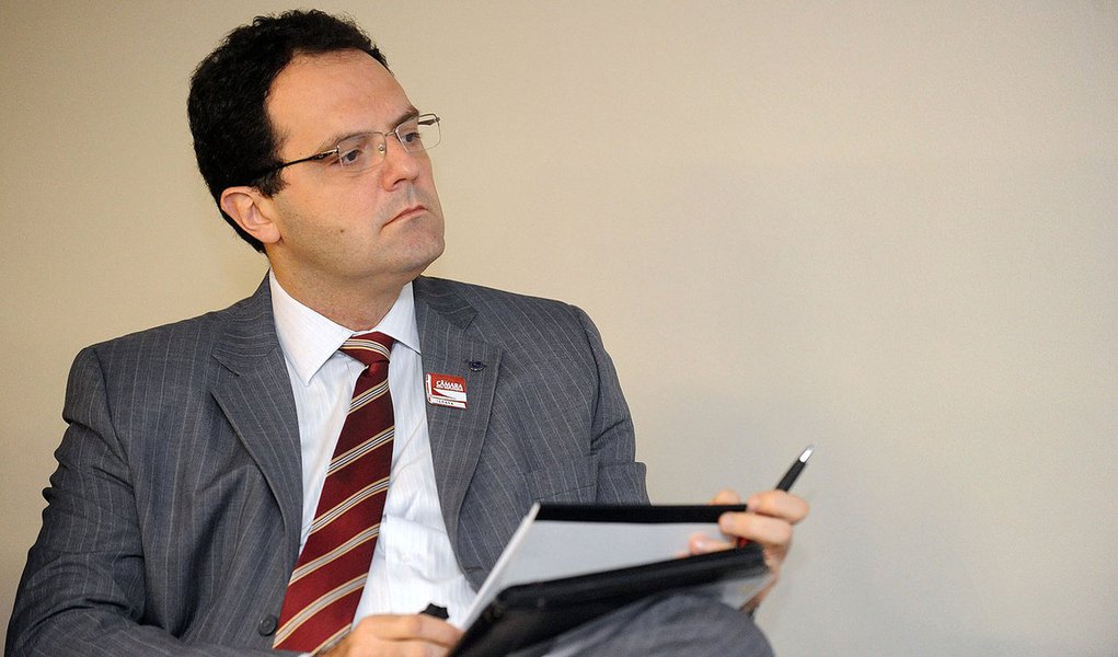 Segundo o ex-secretário executivo do Ministério da Fazenda, Nelson Barbosa, a recuperação vai começar no segundo semestre do ano que vem, mas, por efeito estatístico, não será evidente em números ainda em 2015: "A partir do segundo semestre do ano que vem a economia brasileira já estará em uma rota de aceleração do crescimento e de redução da inflação. Acho que pode ter uma recuperação, se tudo der certo, de 4% em 2016, até por base de comparação, efeito estatístico. Quando se parte de uma base baixa, a economia se recupera mais rápido"