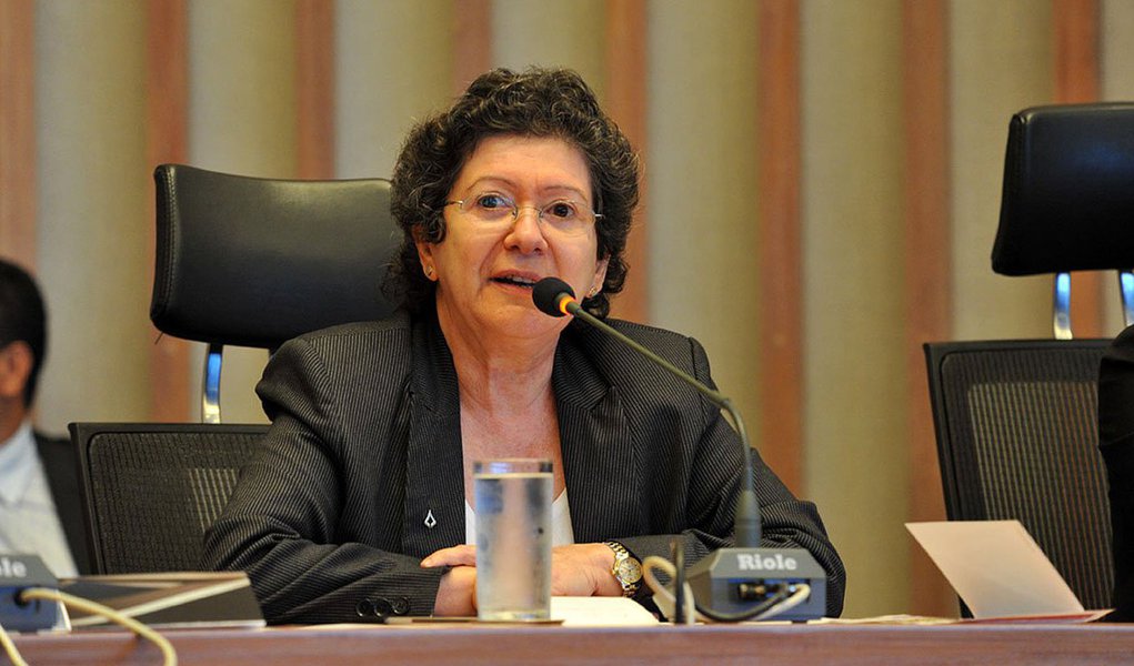 Segundo a petista Arlete Sampaio, o programa beneficia atualmente 13,8 milhões de pessoas, ao custo de R$ 24 bilhões, o que representa apenas 0,46% do Orçamento da União; além disso, de acordo com a distrital, estudos apontam que cada R$ 1,00 investido no programa gera, de volta para os cofres do governo, R$ 1,75