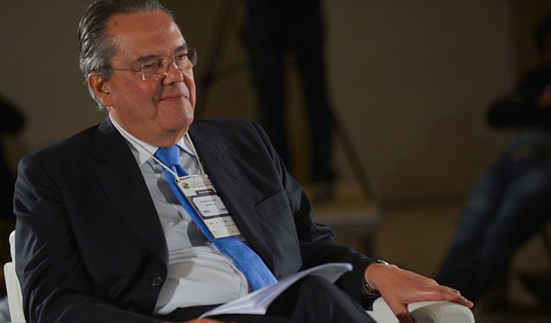 O estado do Rio de Janeiro vai receber R$ 235,6 bilhões em investimentos, entre 2014 e 2016, revela o documento Decisão Rio, divulgado pela Federação das Indústrias do Estado do Rio de Janeiro; comandada por Eduardo Eugênio Gouvea Vieira; o valor representa acréscimo de 11,4% em relação aos investimentos anunciados para o período 2012/2014