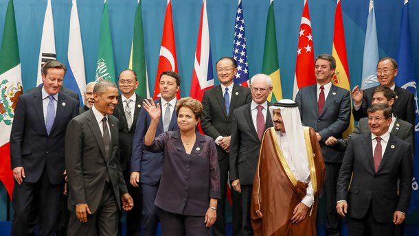 Bloco formado por Brasil, Rússia, índia, China e África do Sul enfatizou a necessidade urgente de reforma do Fundo Monetário Internacional e prometeu avançar na criação do Novo Banco de Desenvolvimento, capitalizado pelos cinco países; "Em meio às dificuldades da conjuntura internacional, foi fundamental que, em nosso último encontro, no Brasil, tivéssemos aprovado a criação de dois importantes instrumentos, o Banco de Desenvolvimento do Brics e o Acordo Contingente de Reservas, para potencializar nossa atuação econômica e financeira", disse a presidente Dilma Rousseff, durante o encontro na Austrália; crise global preocupa países ricos e emergentes